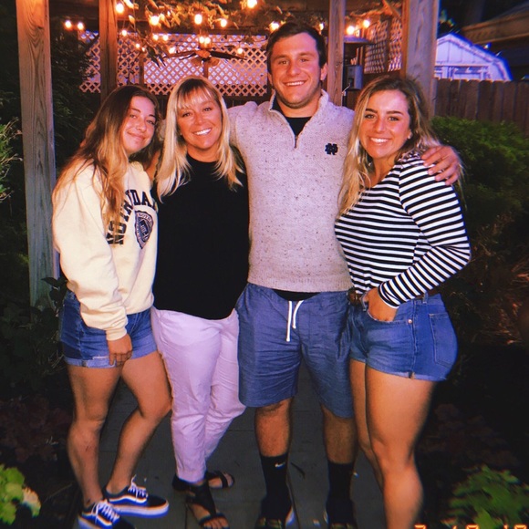 Meet your Posher, Lori - Picture 1 of 1